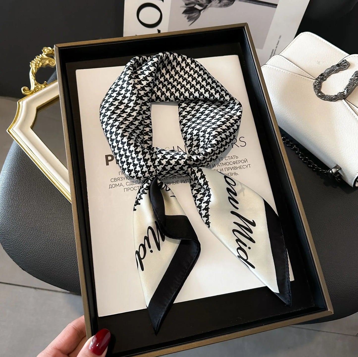 Elegant Luxury Chain Print Silk Scarf For Fashionable Sun Protection