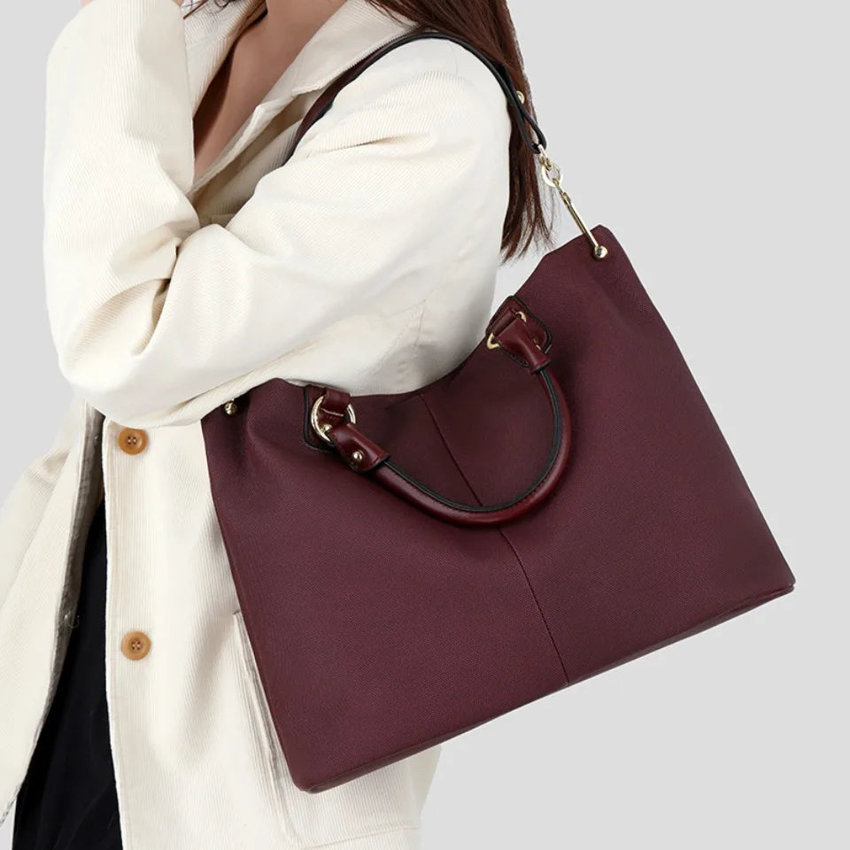 Fashionable Large-Capacity Tote Bag for Women – Stylish Shoulder Crossbody Handbag with Chain Detail